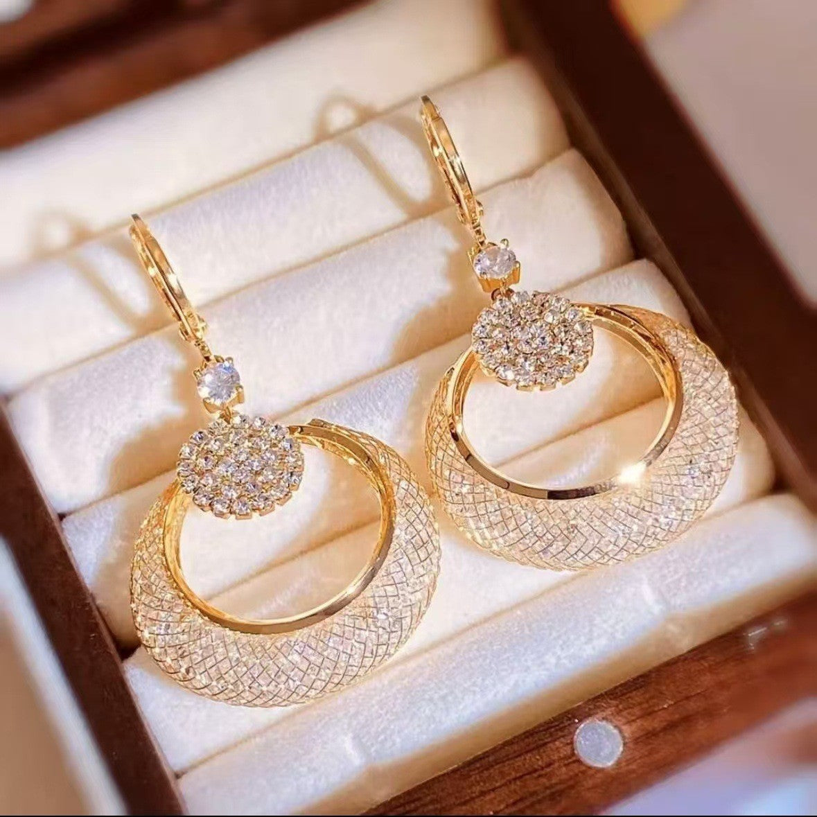 Wholesale Mesh Crystal Cat' s Eye Long Earrings